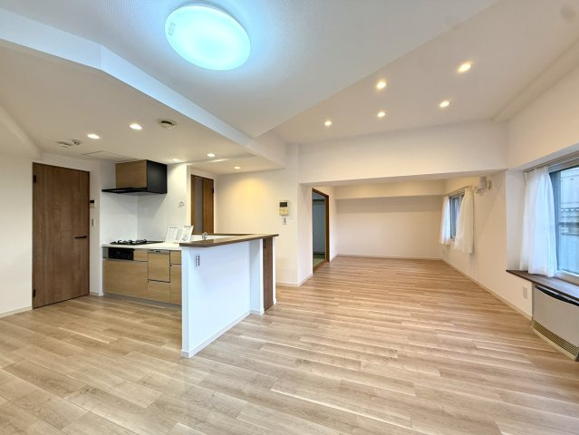 ロイヤルコート大谷地　壱番館の居間・リビング