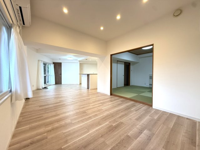 ロイヤルコート大谷地　壱番館の居間・リビング