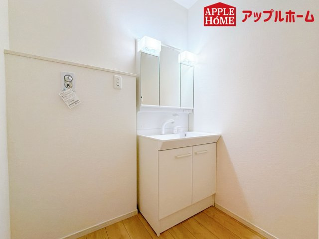 さいたま市見沼区東大宮2期の洋室|充分な広さの収納を備え、風通しも良く、大変居心地の良い採光良好な洋室は、快適空間。プライベートの時間もゆったりお寛ぎ頂けそうですね！
