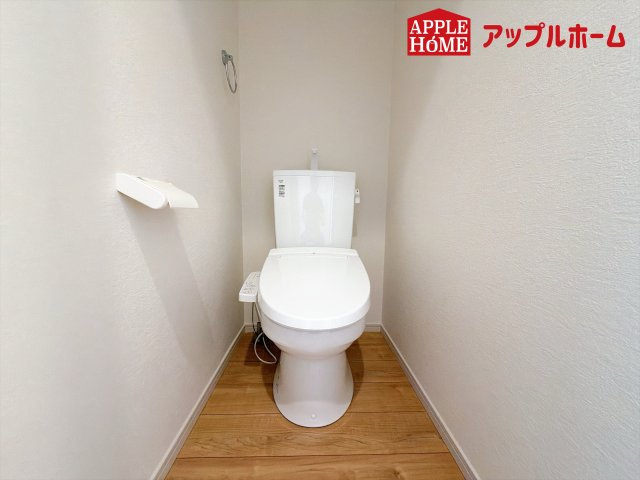 さいたま市見沼区東大宮2期のトイレ|白を基調とした清潔感のある明るい空間。