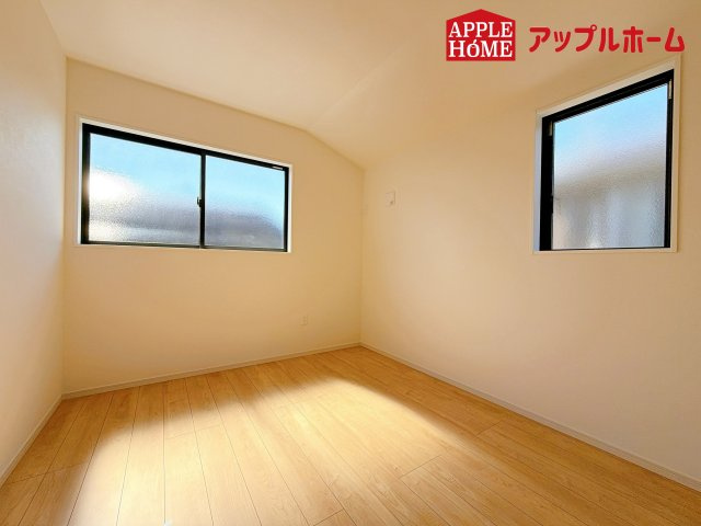 さいたま市見沼区東大宮2期の洋室|居室は全室収納あり！たっぷりある収納活用でお部屋もキレイを保てます♪