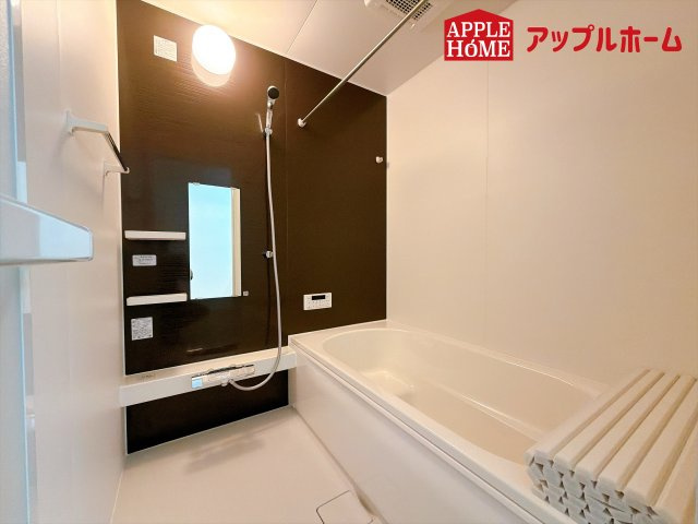 さいたま市見沼区東大宮2期の洋室|窓からの光の差し込みは生活を温かく包みます。