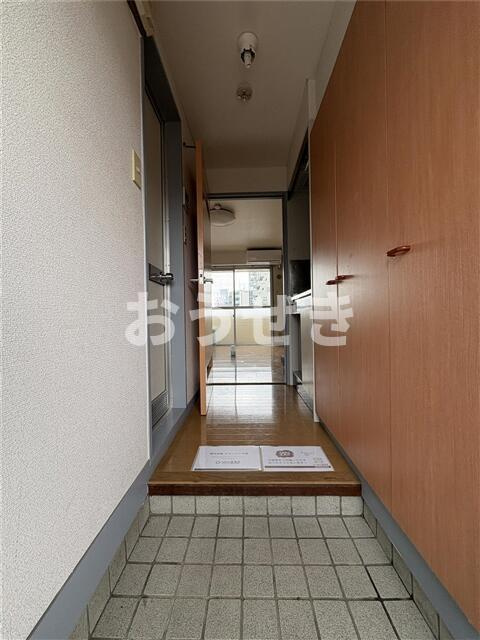 早川ビルの玄関