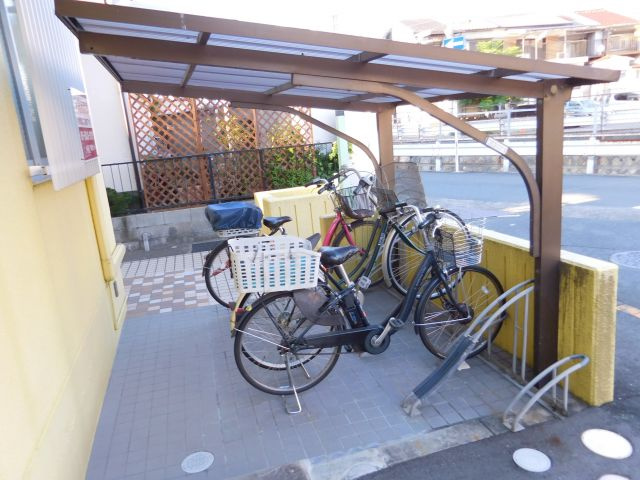 メゾンあぶのの駐車場