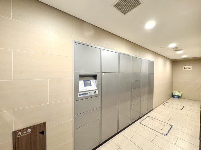 ヴェレーナ東戸塚Ⅱの設備|24時間いつでも荷物の受け取りができる宅配ボックスがあり、忙しい共働き世帯の暮らしをしっかりサポートします。