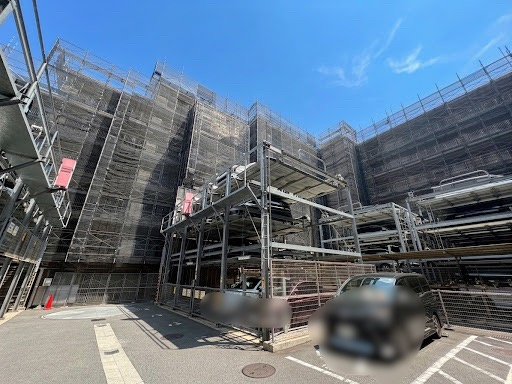 ヴェレーナ東戸塚Ⅱの駐車場|月額5,500円〜15,000円で設置されています。空き状況については管理会社へ要確認です。