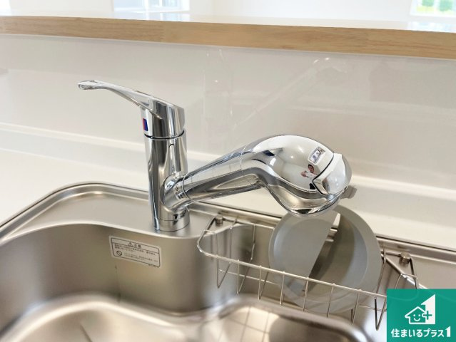 ★大津市雄琴　第26期　新築一戸建ての設備|浄水器を内蔵！炊飯時、お茶を作る時に安心してお水を使えます！お湯と冷水、浄水と原水、シャワーの切替えもワンタッチです！
