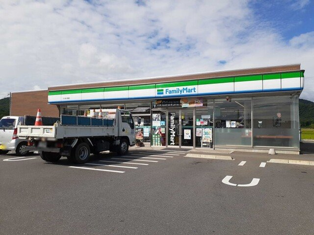けやきレジデンス　Ｂの周辺|ファミリーマート小田店まで1000m