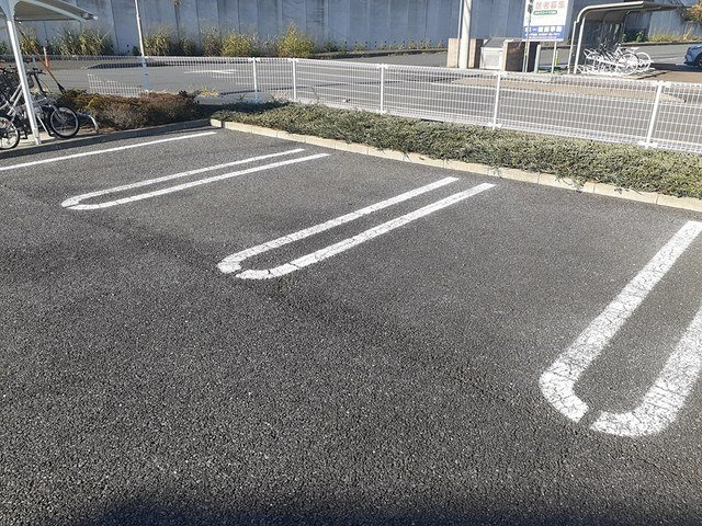 ボヌール・シゴーニュ　Ⅱの駐車場|駐車場があるので、車を買う予定の方も安心です