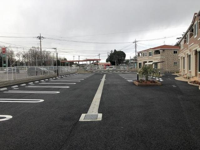 ユウ　ドリームⅢの駐車場|車をお持ちの方に嬉しい駐車場付きの物件です