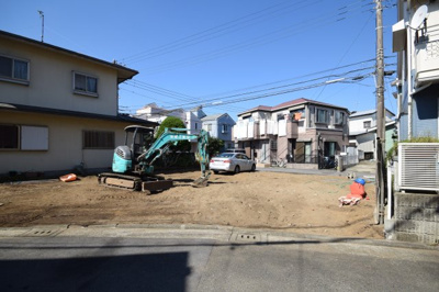 【外観】 | ＪＲ茅ヶ崎駅 茅ヶ崎市東海岸北５丁目／建築条件無-売地１区画-54-3 | 現地解体前写真②ゆとりある４６坪！
解放感ある南北道路、南側幅員約４.２ｍ公道