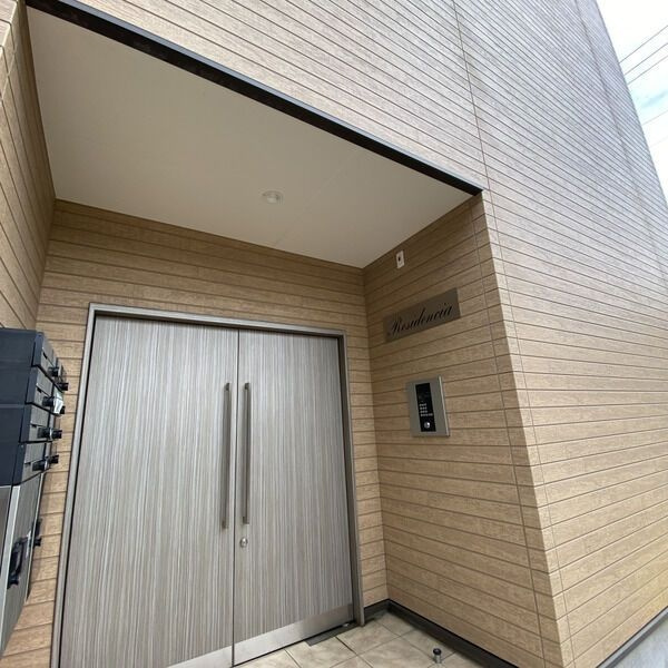 Residenciaの玄関