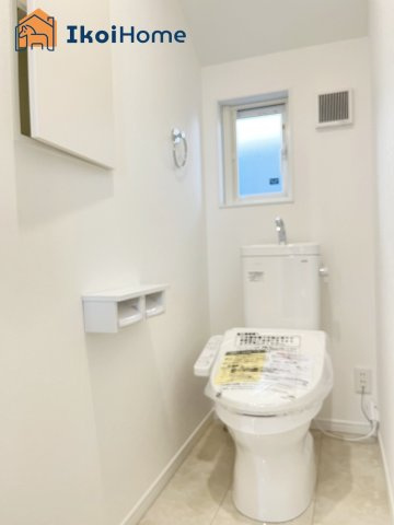 加古川市加古川町稲屋　限定1棟　新築戸建のトイレ|◆同仕様写真◆トイレが2か所あるので夜中も安心です。朝のトイレ渋滞も心配いりません。