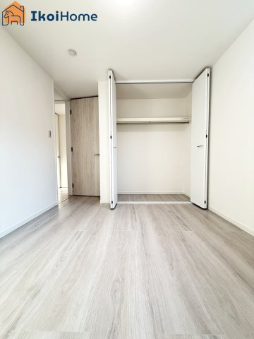 加古川市加古川町稲屋　限定1棟　新築戸建の子供部屋|【ホームページに現地動画掲載中】●年中無休：当日予約可●広々とした2階の洋室です。クローゼットも完備