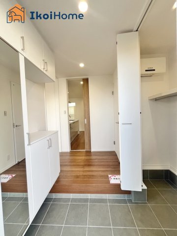 加古川市加古川町稲屋　限定1棟　新築戸建の玄関|◆同仕様写真◆玄関には靴をたくさん収納できるシューズボックスを完備しております！