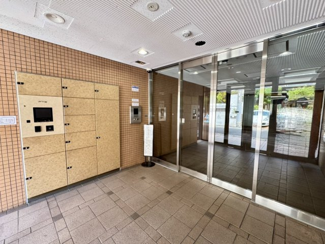 神戸市東灘区本山中町４丁目の中古マンションのエントランス