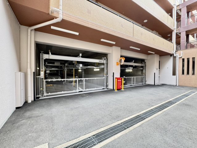 神戸市東灘区本山中町４丁目の中古マンションの駐車場