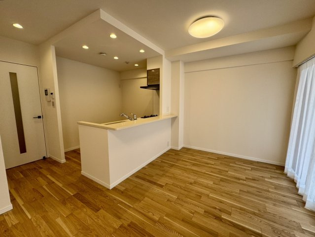 神戸市東灘区本山中町４丁目の中古マンションの居間・リビング