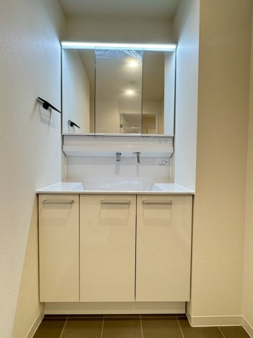 神戸市東灘区本山中町４丁目の中古マンションの独立洗面台