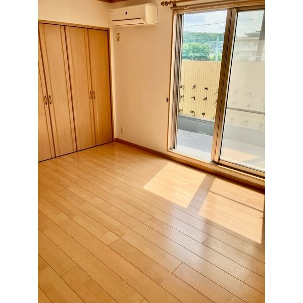 天白区池場店舗付き住宅の居間・リビング