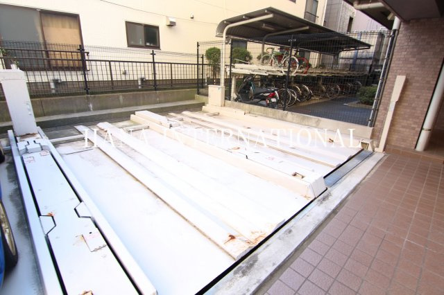 サンライズ浦安の駐車場