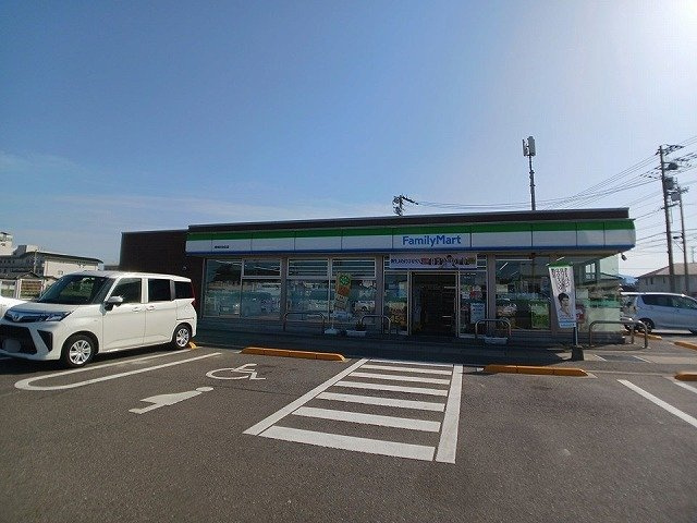 ハイツ香南の周辺|ファミリーマート香南由佐店さんまで300m