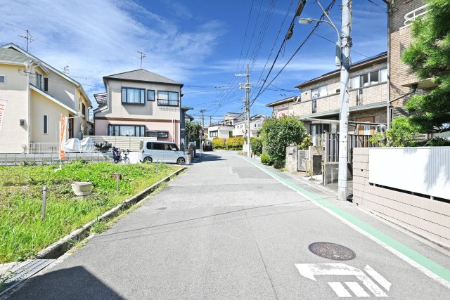 箕面市桜3丁目建築条件無し売土地の前面道路含む現地写真|前面道路は北東6.1ｍ公道です。