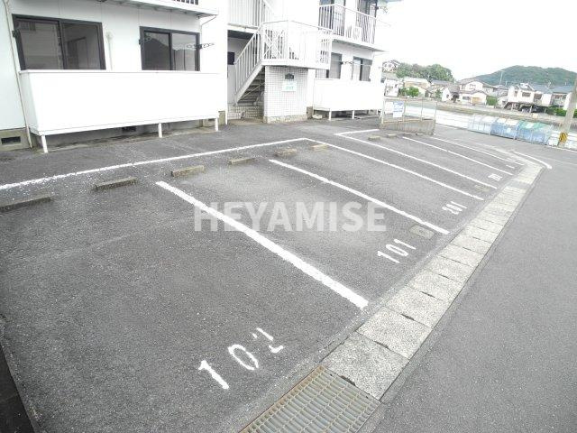 サニーサイド喜々津の駐車場