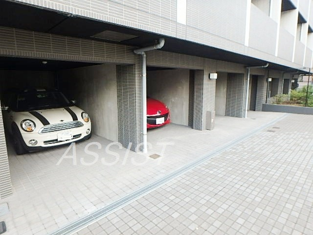 ブライズ上池台の駐車場