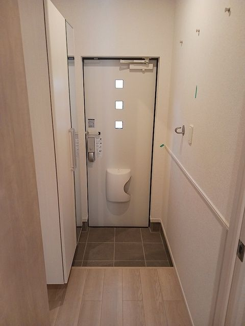 トレスト府中の玄関
