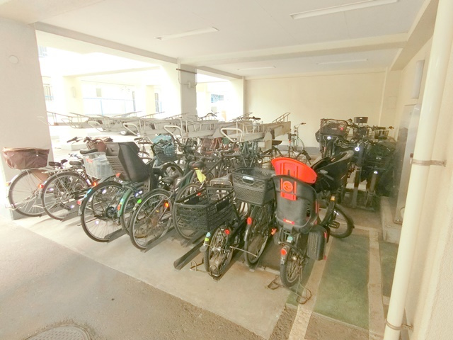 大森山王リハイムのその他共用部分|屋根のある駐輪場