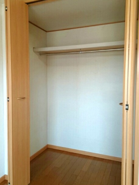 横浜市泉区中田東２丁目の賃貸マンションの収納