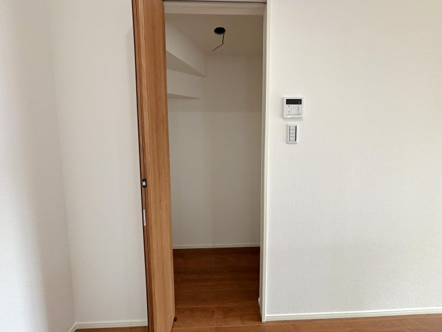 パントリー：隠せる収納で、キッチンがもっと快適に。