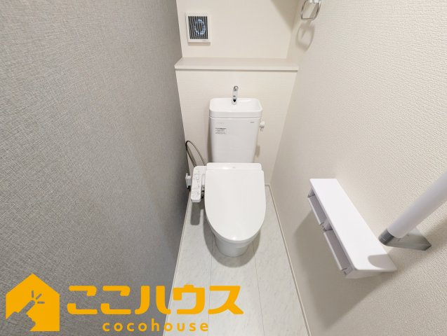 宜野湾市赤道　リーブルガーデン　新築戸建て　全2棟　1号棟のトイレ|高機能トイレ