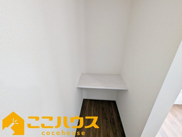 宜野湾市赤道　リーブルガーデン　新築戸建て　全2棟　1号棟の収納|ワークスペース