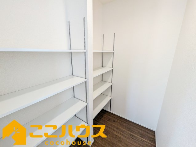 宜野湾市赤道　リーブルガーデン　新築戸建て　全2棟　1号棟の収納|パントリー