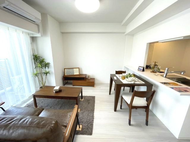 Dimus新大阪の居間・リビング