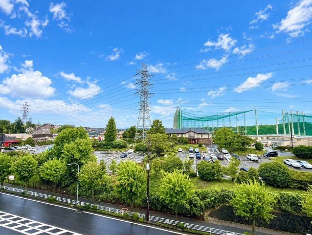 東急ドエルあざみ野カスタニアの展望|視界が大きく広がる開放的な眺望は、日々の暮らしにゆとりと安らぎをもたらします。