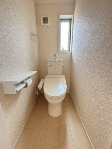 横浜市西区浅間台戸建のトイレ