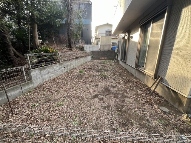 横浜市西区浅間台戸建の庭