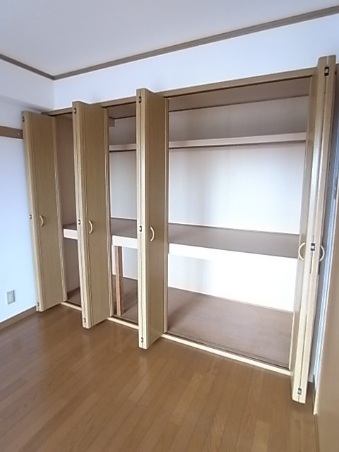ラシュレ・ウエスト六甲の収納