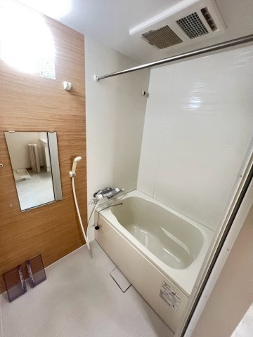 CROUD甲子園里中町の浴室
