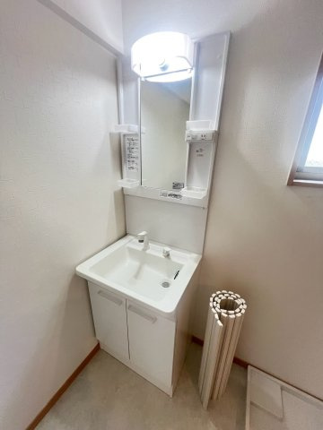 CROUD甲子園里中町の洗面所