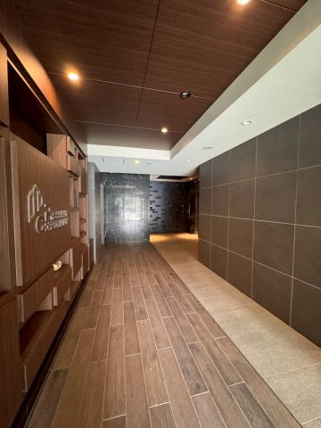 プレサンス堺筋本町センティスのロビー