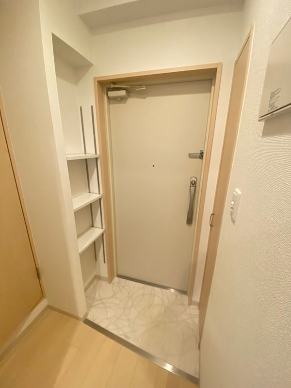 アーバンフラッツ心斎橋 (旧 La Douceur心斎橋)の玄関