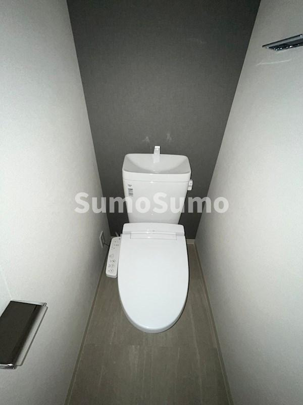 アドバンス神戸レイソレのトイレ|落ち着いた色調のトイレです