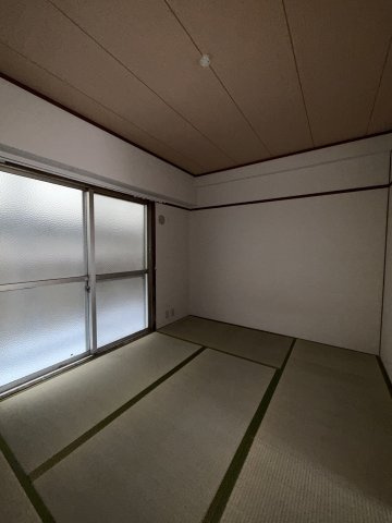 ロイヤルハイツの和室