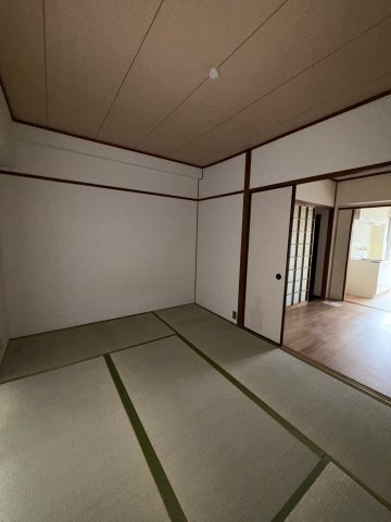 ロイヤルハイツの和室