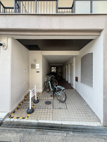 ユニハイム松屋町のエントランス