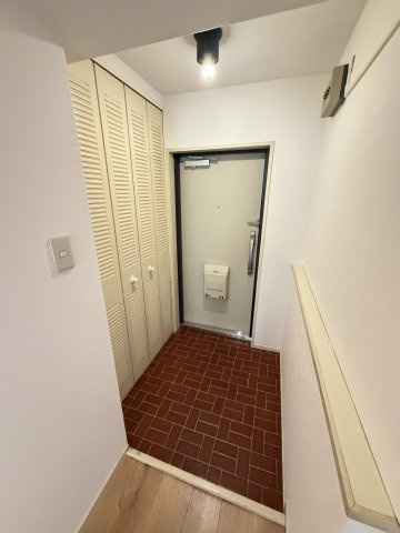 ユニハイム松屋町の玄関